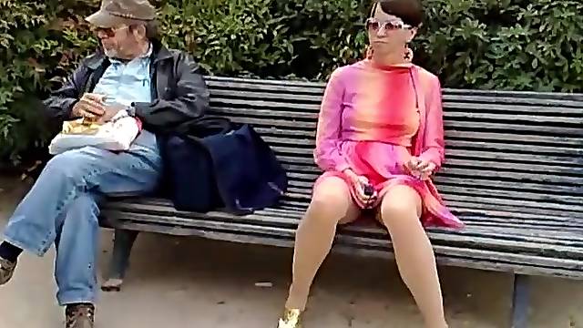 Cinema Porno Amateur, Sous Les Jupes Dans La Rue, Cinema En Public