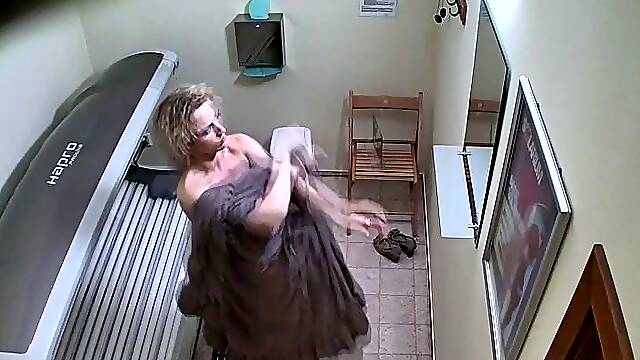 MILF masturbating in solarium