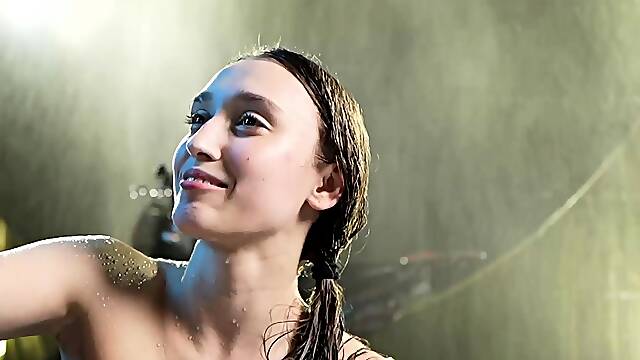 Amateur Webcam Cute Teen Plays Solo