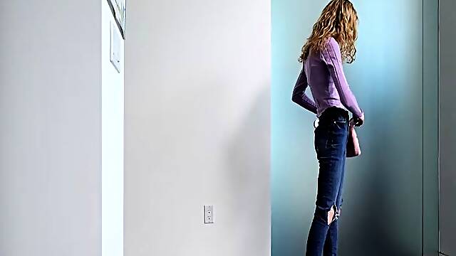 Amateur blonde deep fucked at casting