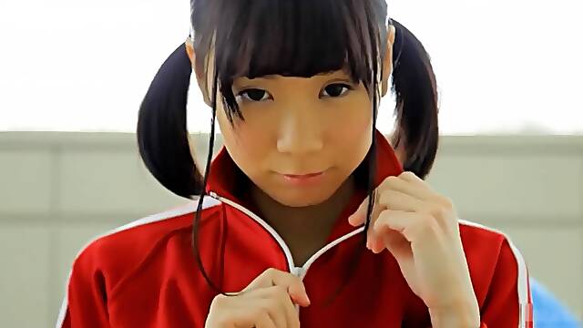 Downblouse Menage, Chaude Solo