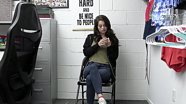 Attrapé Pied, Jeans Moulants, Attrapé Et Punie