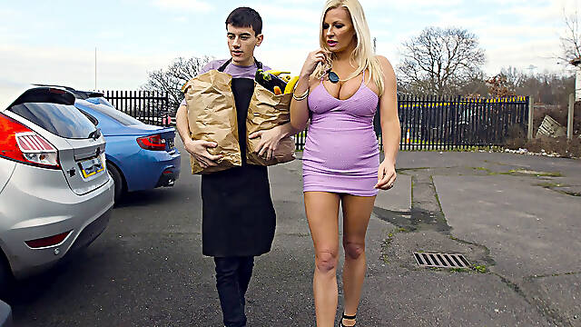 Britannique Talons, Robe En Voiture, Parking Gros Seins