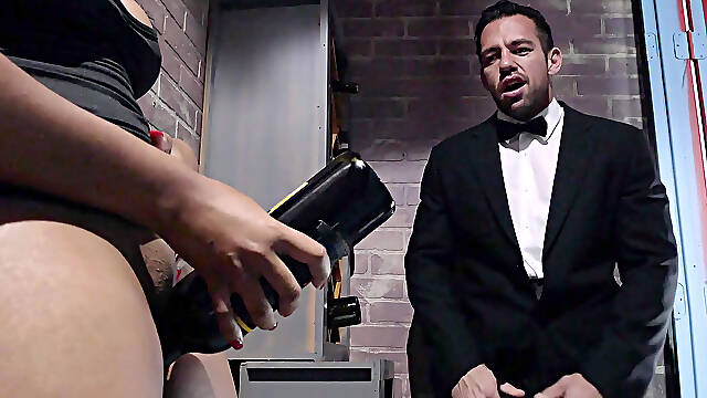 Waitress Jenna J Foxx seducing maitre d Johnny Castle