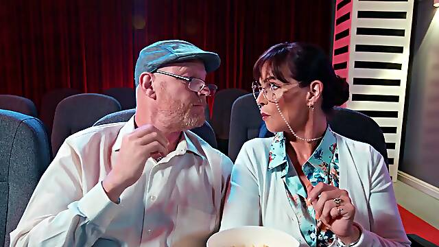 Dans Cinema, Attrapé Bi, Couple Au Cinema, Ados Espagnole