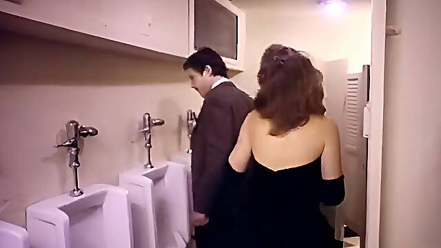 Bonne Baise Dans Les Toilettes, Caler