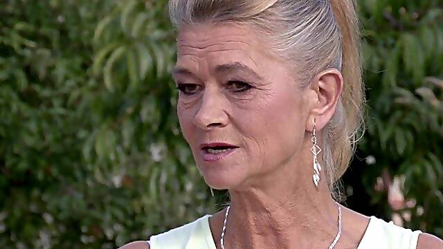 Rattrapée, Stepmother Séduction, Erotiques Lesbiennes, Premiere Fois Mature Lesbienne