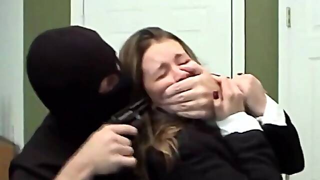 Jumelles Bdsm, Femme Policier, Attachée Et Enculée