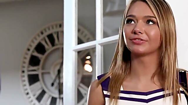 Sweet Cheerleader Wants Hard Action With Mia Kay
