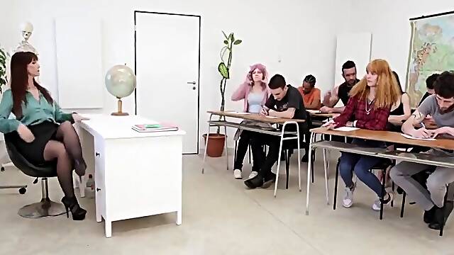 Enseignante Enculée, Ecole Professeur, Institutrice Gangbang, Boire Mouille