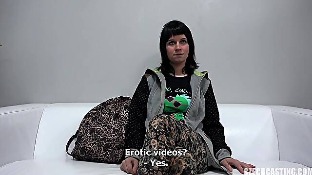 Thchèque, Tcheque Brunette