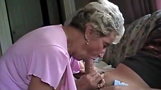 Granny A La Ferme