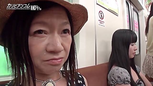 Public Non Censuré, Arret De Train, Train Asiatique Uncensored