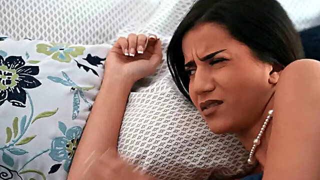 Brazzers: Roxies Pervy Prankster Roomie