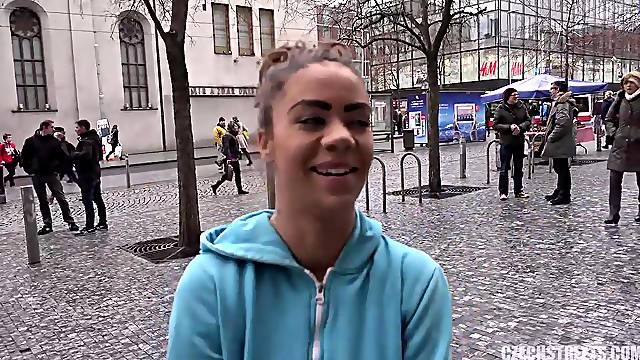 Drole Ébène, Tcheque Cash