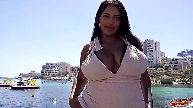 Milf Latina Gros Sein, Nina Allemande