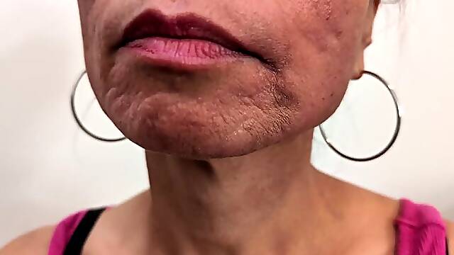 Cougar Gros Plan, Mamie Sensuelle, Mauvaise Haleine