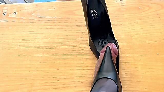Shoejob over cockbox with long pointed heels and cum inside shoe before wear it