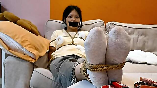 Chat with the girl who was tied up (Chinese Model)