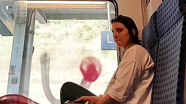 Video Caché, Sort Du Nez, Crottes De Nez, Voyeurs Fillette