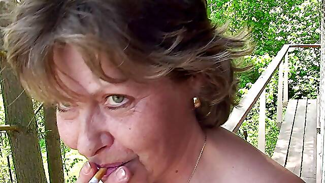 Copines Et Moi, Homme Au Foyer, Tcheque Mature Amateur, Fumer Extérieur