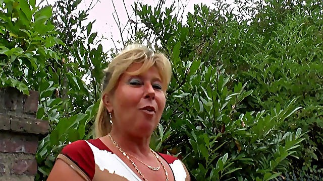Mature Blondes Finger Wet Pussies in Steamy Threesome